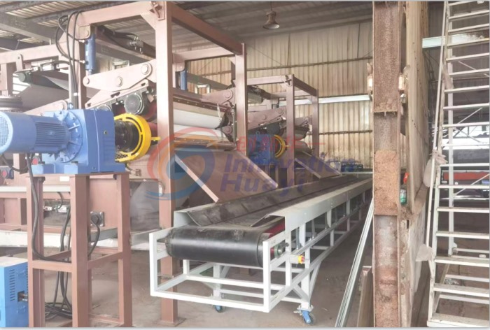 河北兩臺高壓牛糞壓濾機(jī)安裝完成